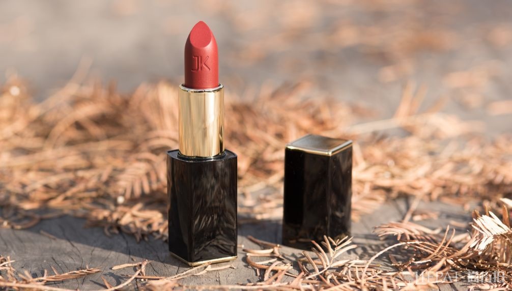 故宫口红一招让你“原地满血复活”