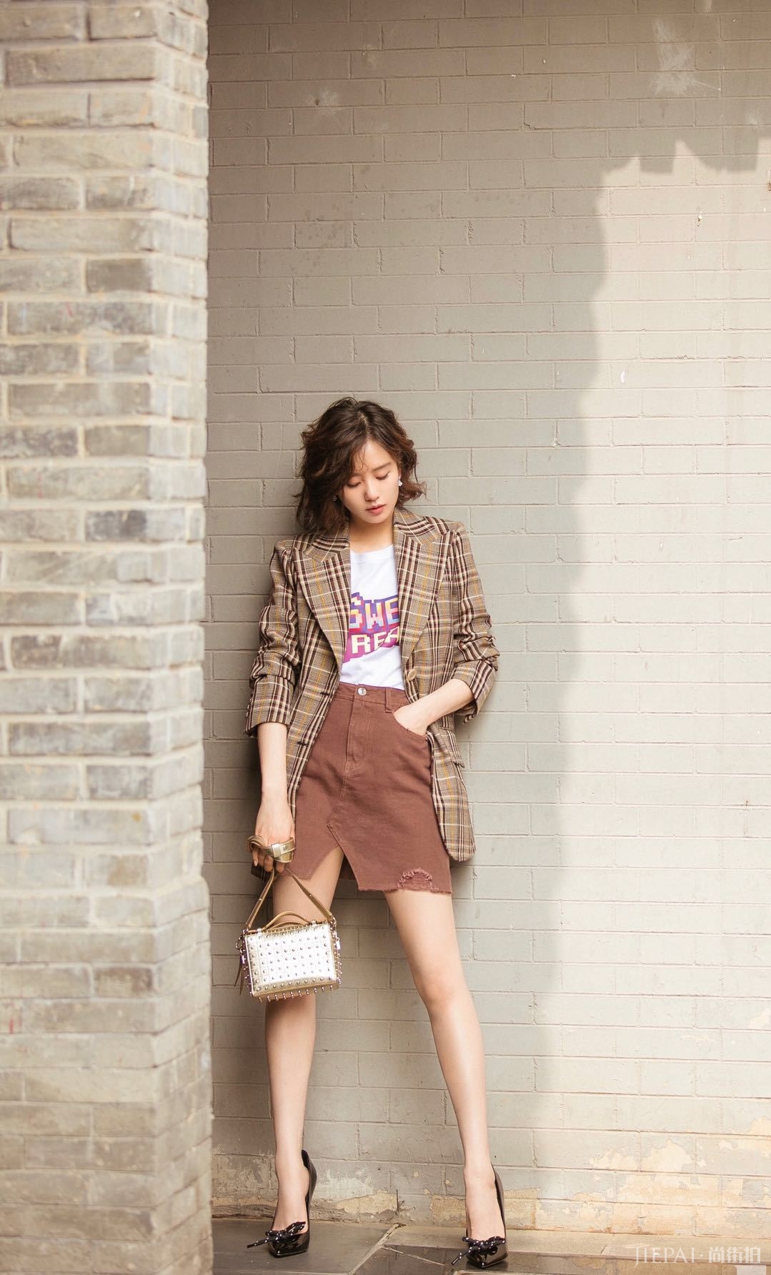 刘诗诗一头短发干练精致，帅气知性温柔！