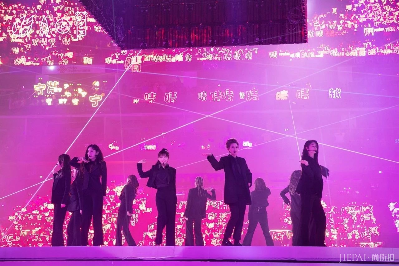 杨超越硬核女团蓬头垢面曝光真颜值