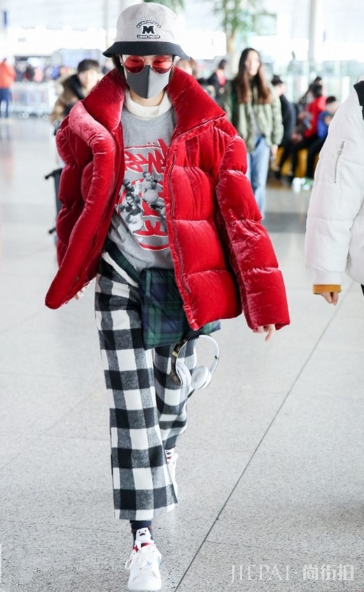 羽绒服+卫衣冬天时尚又温暖,照着穿就能变美