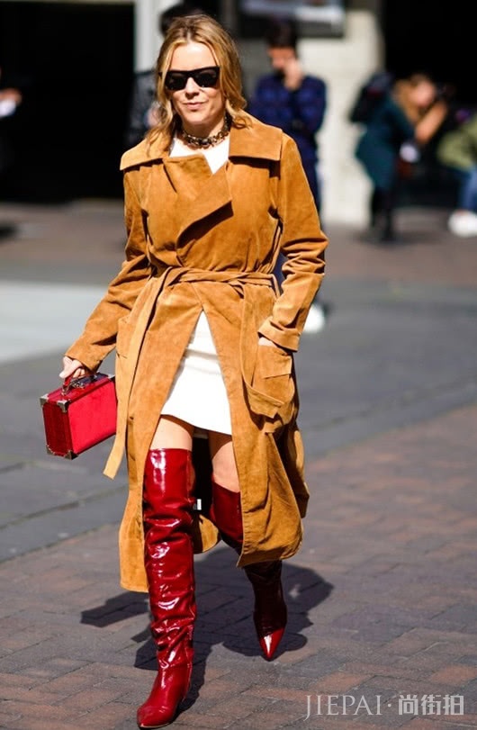 冬天不止黑白灰,焦糖色大衣登场,你准备好了吗