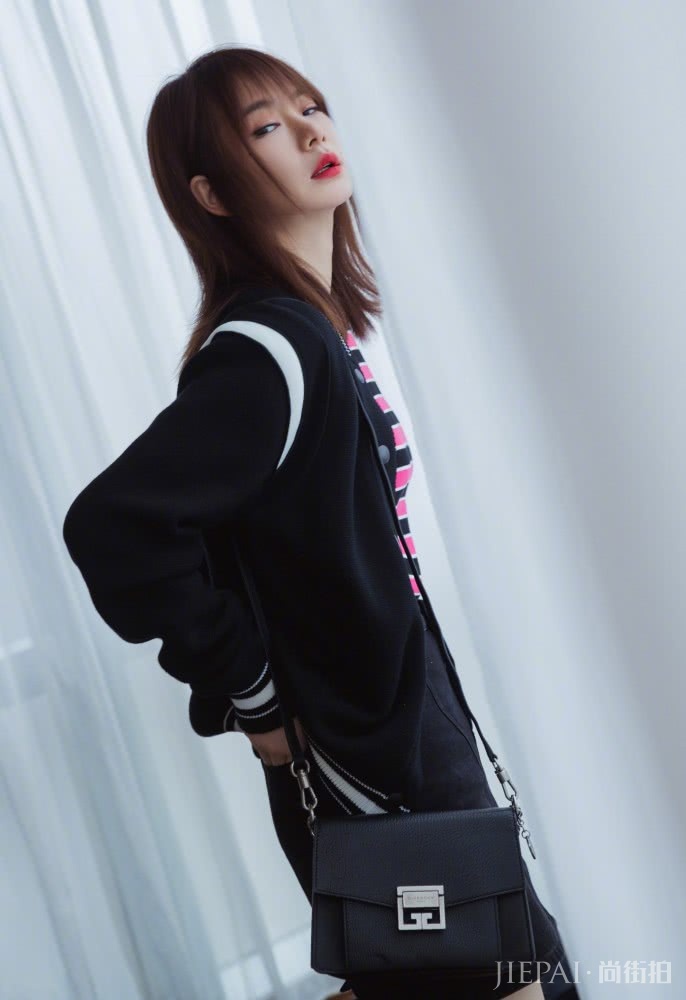 《见字如面》里戚薇齐肩直发知性优雅，气质发型就选它