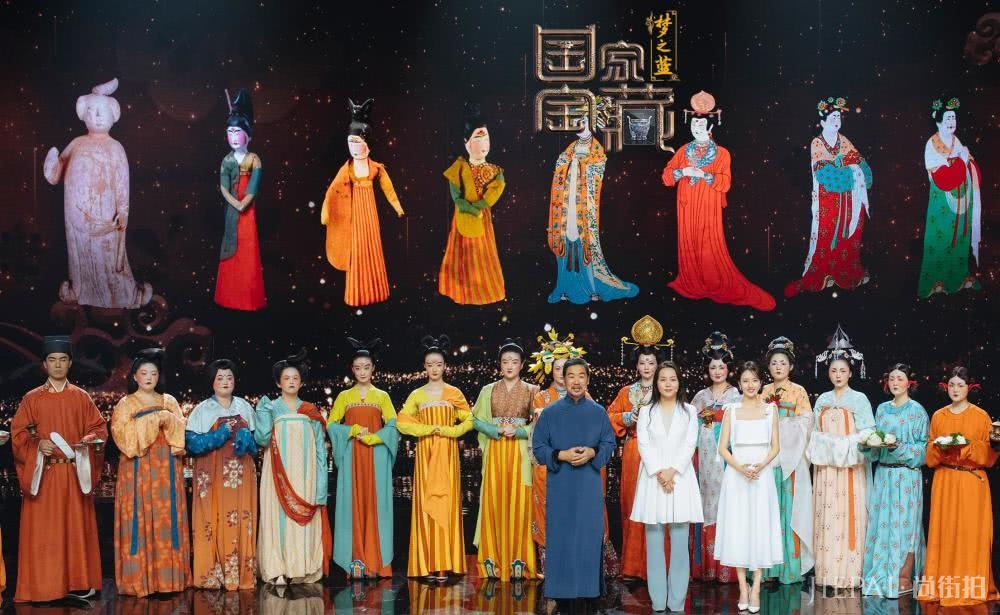 《国家宝藏》中佟丽娅穿襦裙温婉典雅极了，真漂亮