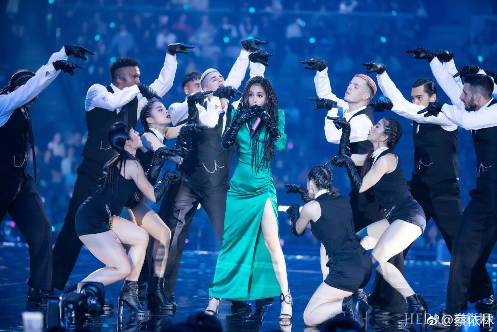 蔡依林每一次的造型都能让人眼前一亮,超级有个性