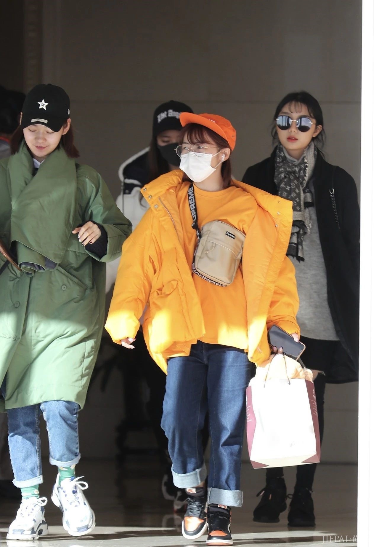 杨超越硬核女团蓬头垢面曝光真颜值