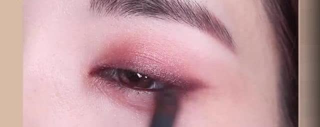 纯干货眼妆分享!冬季桃花妆,只用5分钟让你眼睛美的闪闪发光