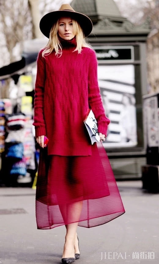 冬季一抹红,这6件红色毛衣搭配方法助你轻松出彩动人
