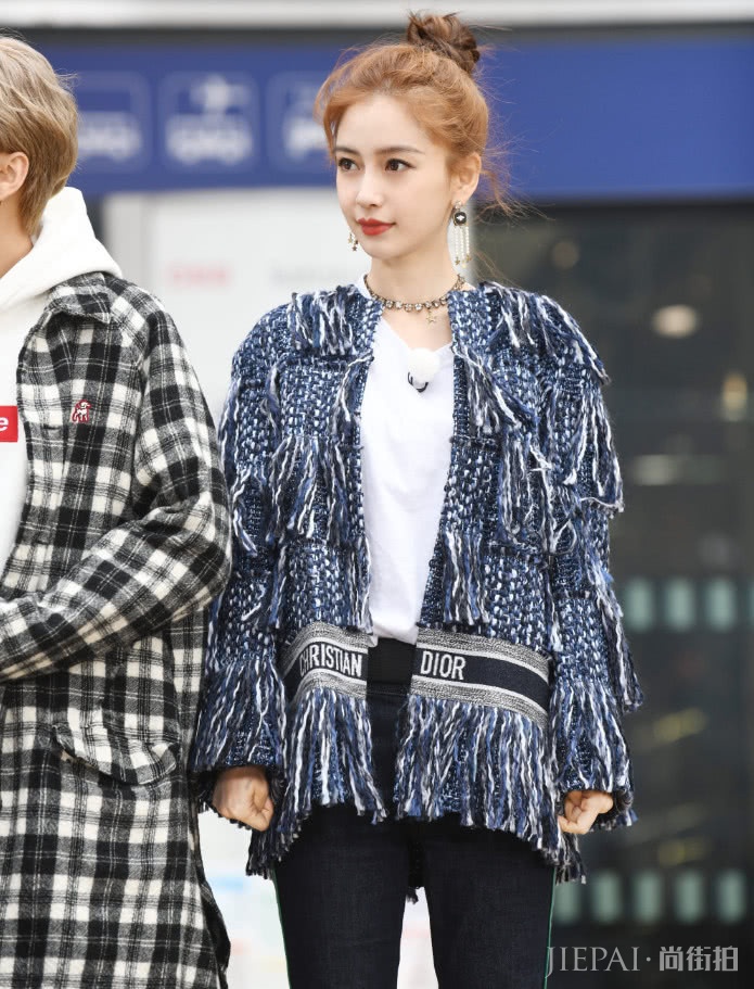 杨颖一双“潜艇鞋”穿出1米8的既视感，越发会穿了！