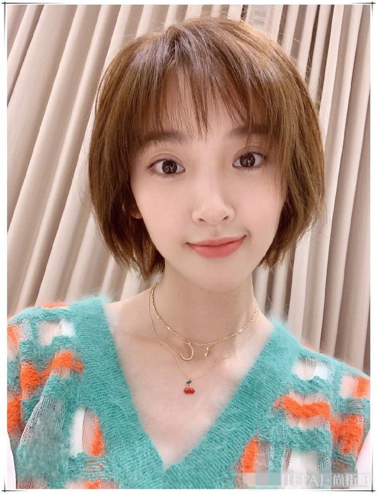 唐艺昕换了新发型,容貌大变样