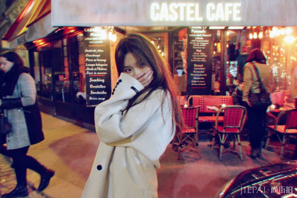 超模林允雪山羽绒搭配紧身裤,隔衣服都遮不住长腿