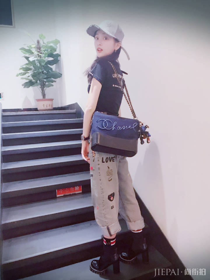 吴宣仪穿搭时尚又减龄,尤其最后一张,再冷也不怕