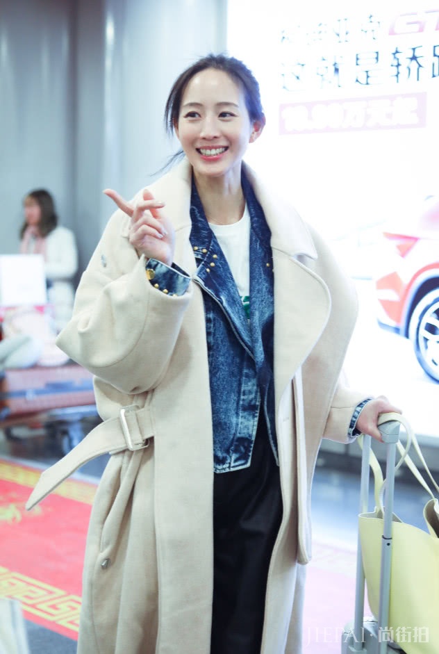 张钧甯把裤脚扎进短靴里,出乎意料短成“小鸟腿”!