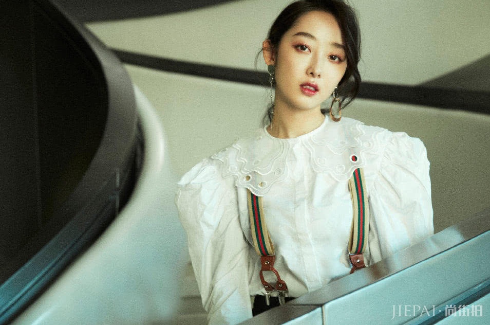 《红楼梦》的林黛玉，长裤高筒靴却穿得霸气侧漏