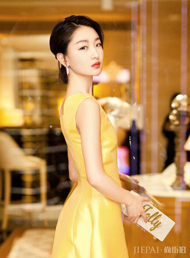 周冬雨的“鞭炮裤”不要太带感！