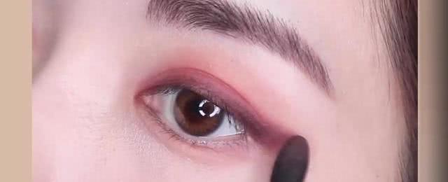 纯干货眼妆分享!冬季桃花妆,只用5分钟让你眼睛美的闪闪发光