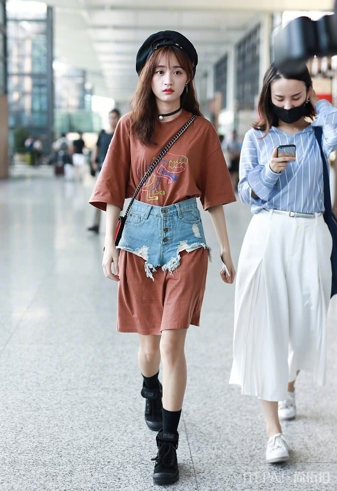 阚清子牛仔裙当封腰，时髦到飞起