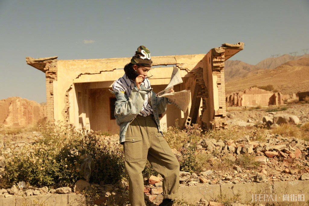 陈瑶西装短裙+羽绒服一点都不突兀，贼好看