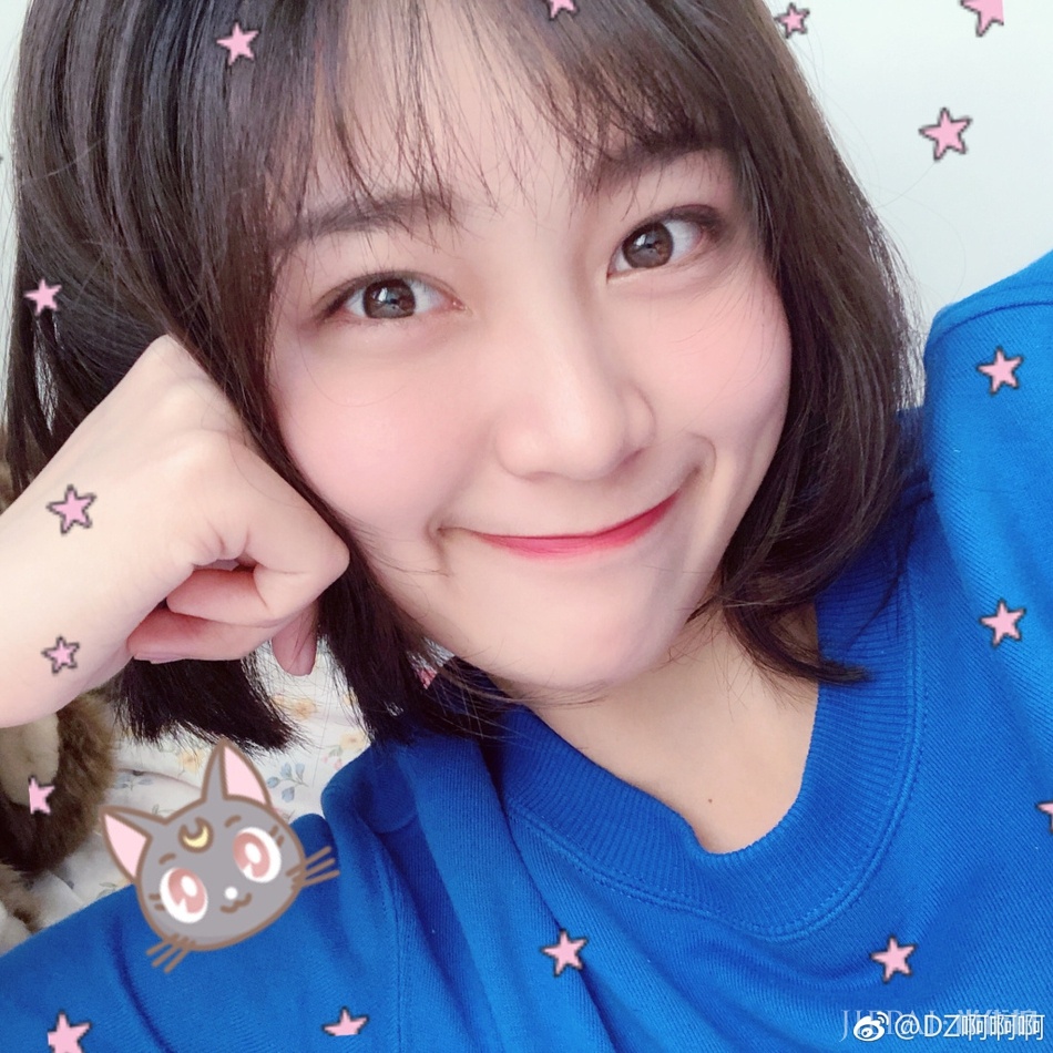 胡先煦女友漂亮可爱，换了发型自拍更是萌萌哒