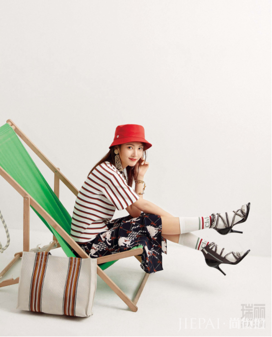 《瑞丽伊人风尚》金晨最新时尚大片 演绎多变海军风