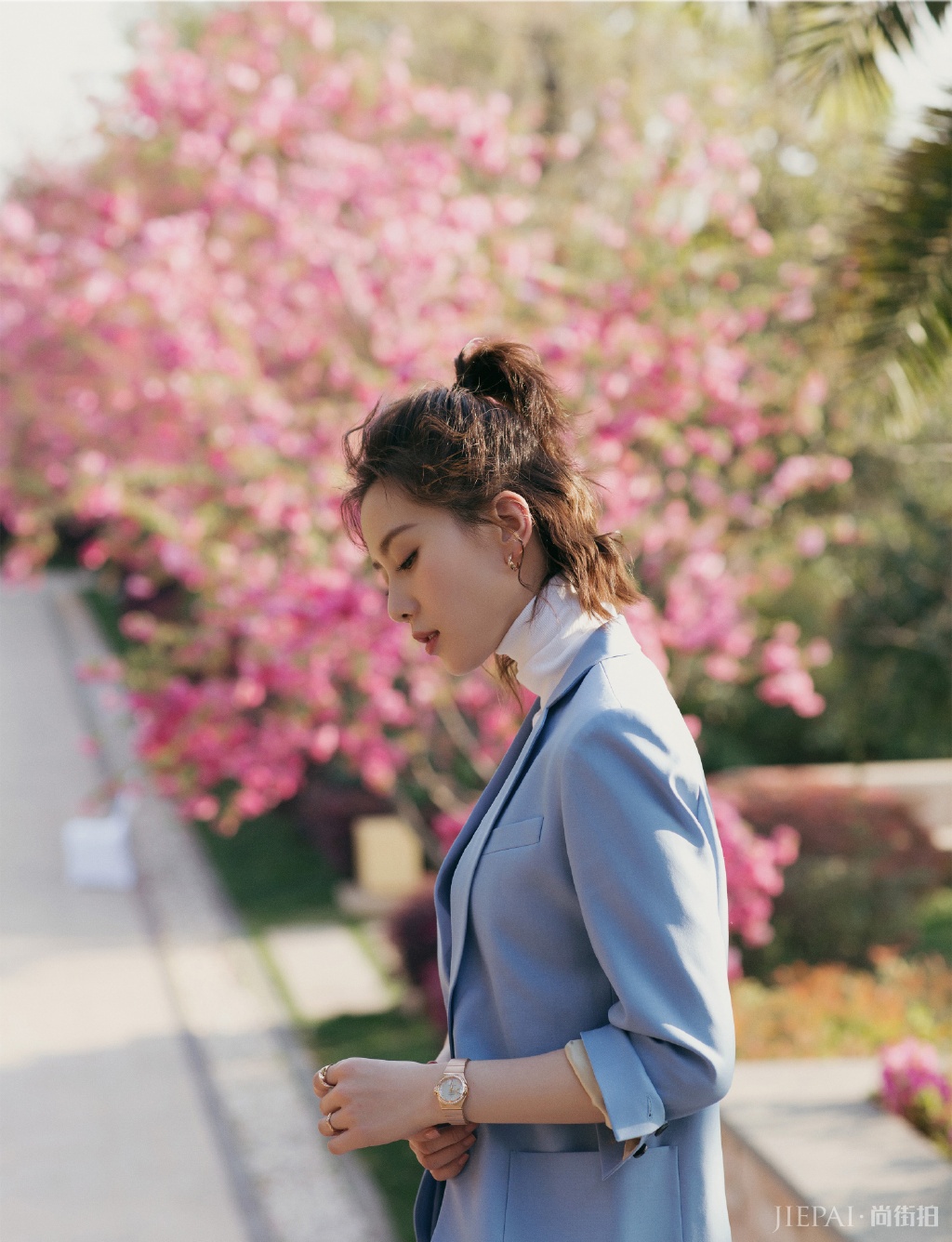 刘诗诗穿一身白色look套装美得认不出,少女感爆棚