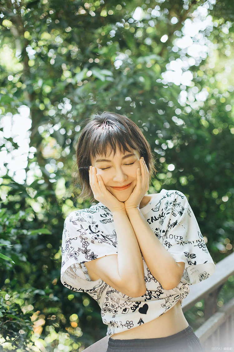 吴昕你这么早就穿t恤啦，说是不是藏图了