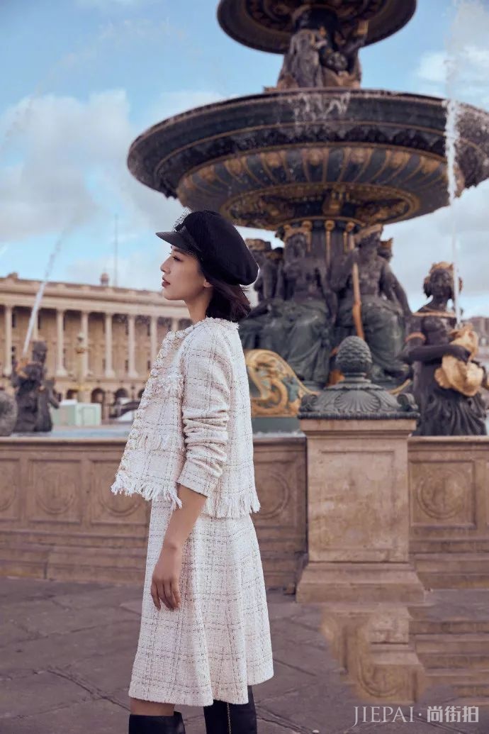 黄圣依穿着大红裙+披肩宛如仙女，艳压群芳成焦点