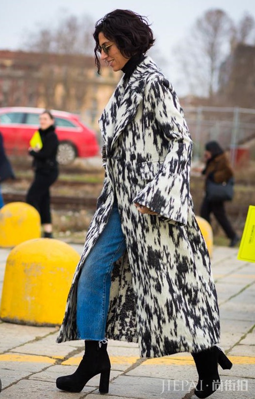 大衣怎么穿洋气?用短靴配合可以使你的身材比例更完美