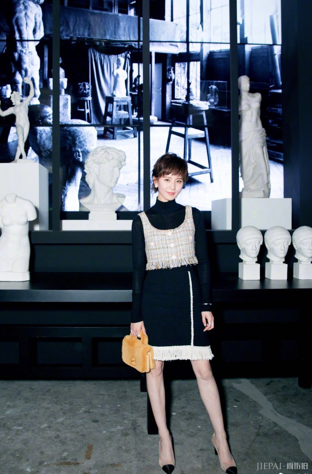 刘诗诗一头短发干练精致，帅气知性温柔！