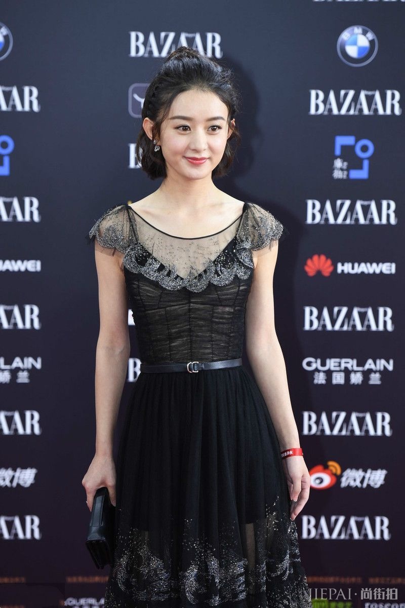 赵丽颖穿衣不低调,透视镂空,开启性感路线!