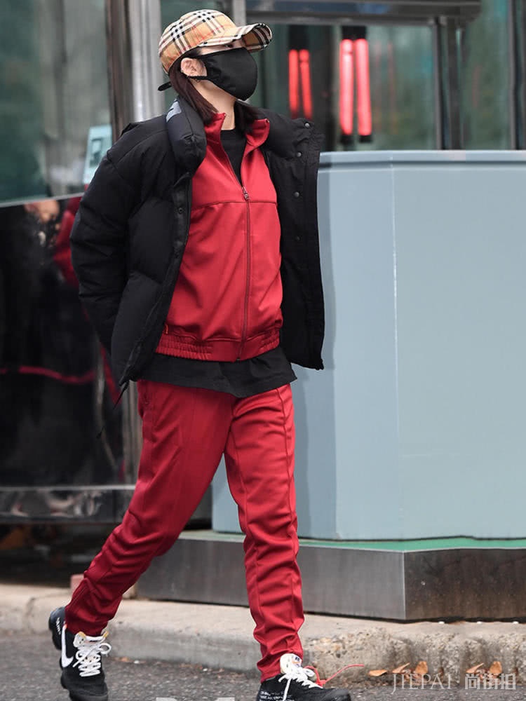 韩国女团Apink上班，五颜六色居然不丑