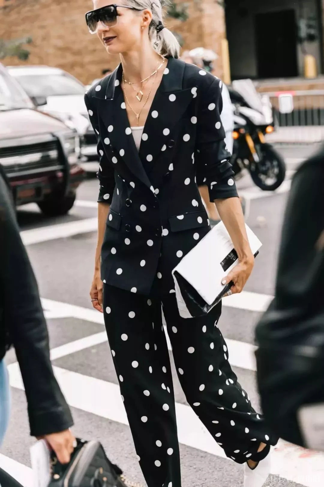 全身只要两个颜色就能美翻天!