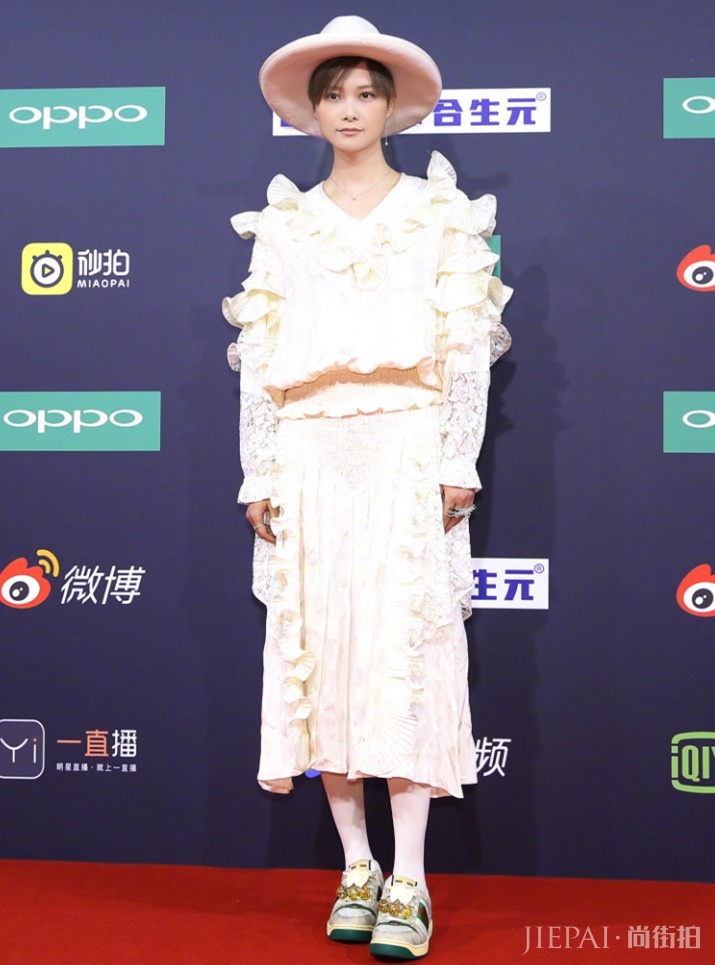 李宇春穿“木耳裙”毫无气质,这造型不忍直视!