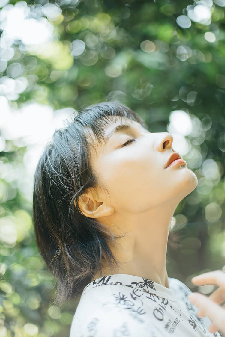 吴昕你这么早就穿t恤啦，说是不是藏图了