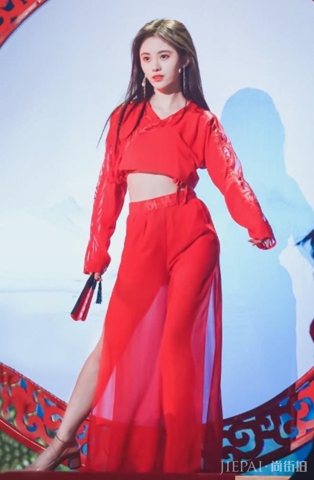鞠婧祎红色纱裙惊艳众人!终于明白“四千年美少女”不是闹着玩的