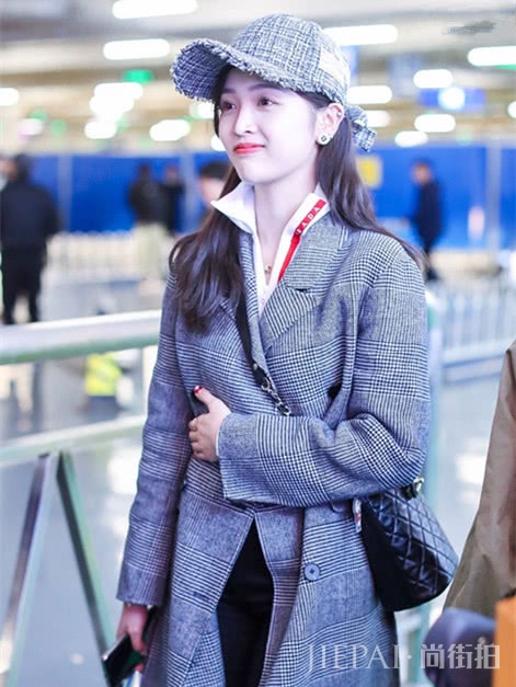 吴宣仪私服风格“变化多端”，居然还是个帽子大户