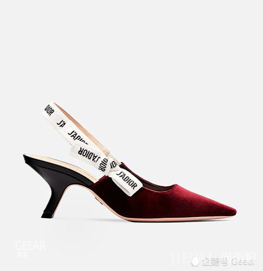 这5种优雅好看的鞋子,成了法国女生鞋柜里必备的单品