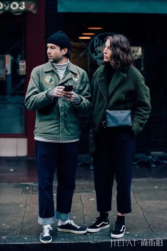 男生秋冬搭配，一定要带点"绿”