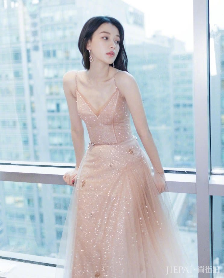 孙怡连穿两件俗气碎花衫都不丑，董子健有眼光