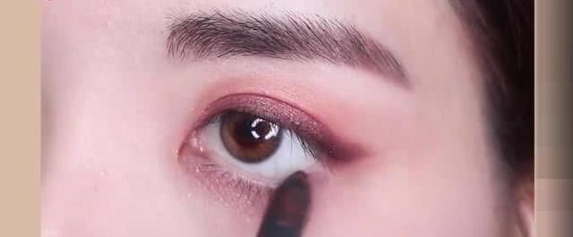 纯干货眼妆分享!冬季桃花妆,只用5分钟让你眼睛美的闪闪发光