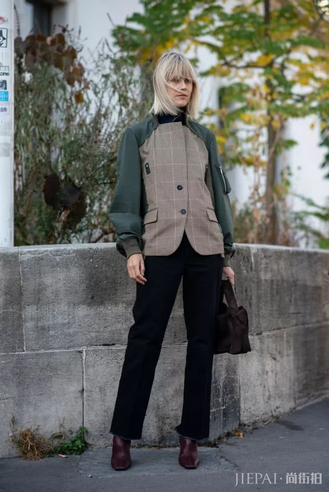 大衣羽绒服里面一件黑色打底衫全搞定