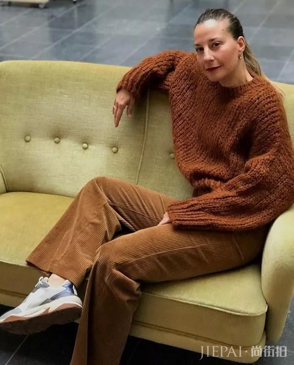 灯芯绒裤子配什么鞋 恨天高or运动风怎么选