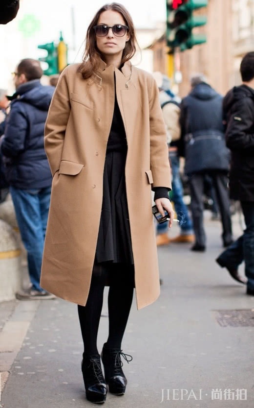 大衣+裙子，让你在这个冬季温暖与甜美并行
