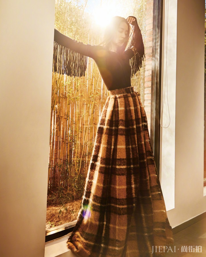 李沁竟然只有几个脚趾大，真不知道怎么穿进去的