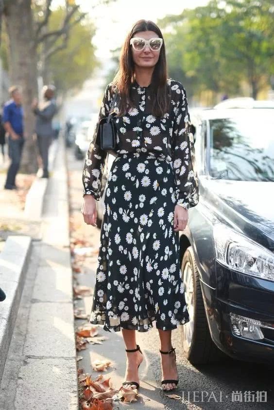 外套内搭的连衣裙有这些