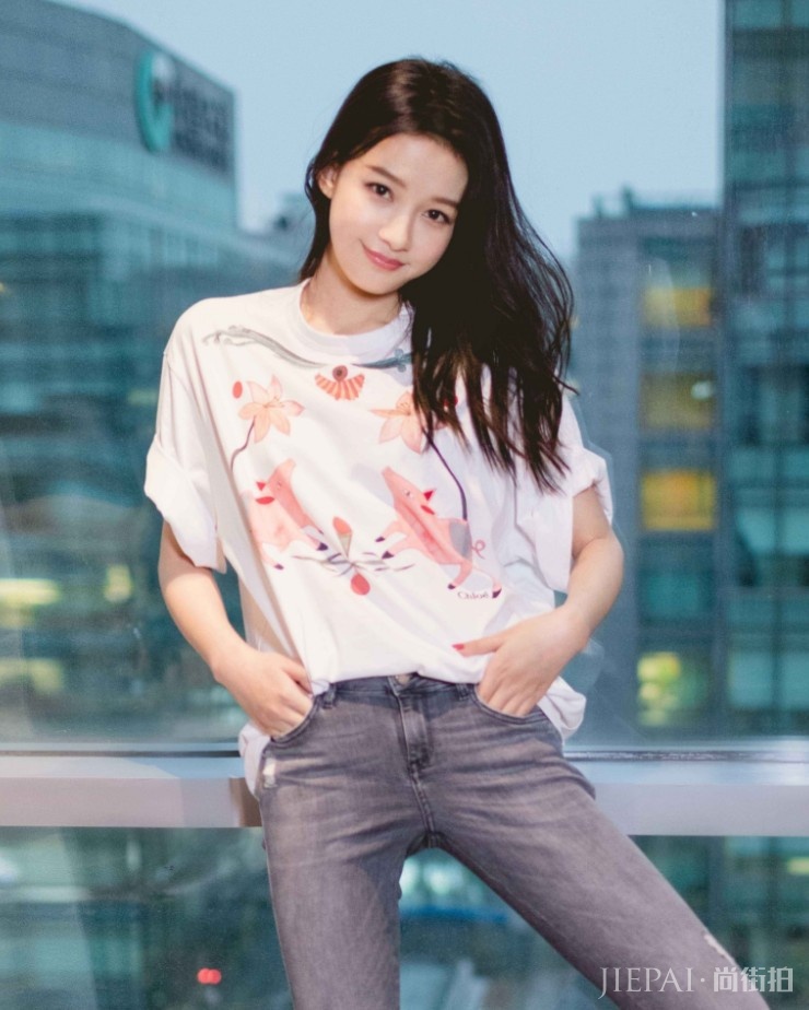 孙怡连穿两件俗气碎花衫都不丑，董子健有眼光