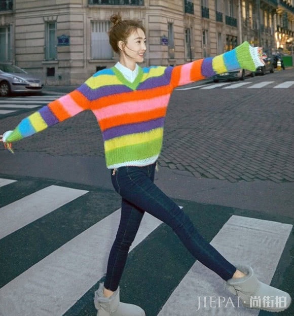 V领毛衣帮你秀出迷人锁骨,穿着好看还有品味