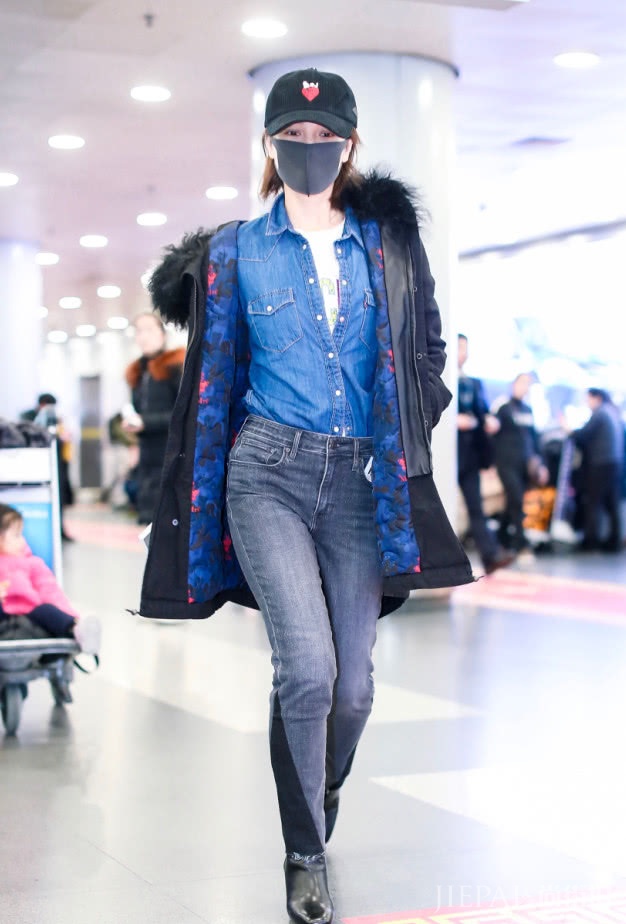 吴昕穿上烂大街的紧身裤，时尚翻了！