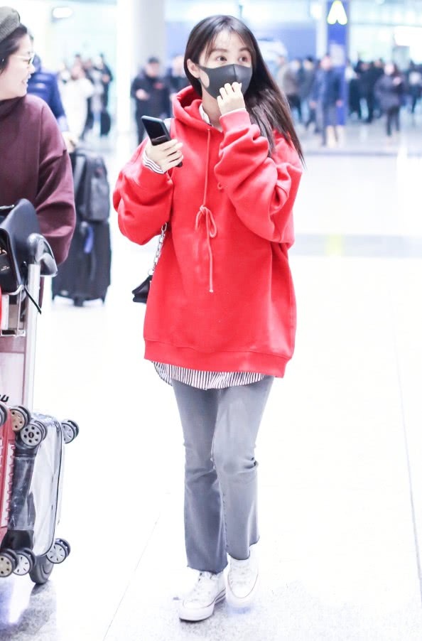 李菲儿的“烟灰裤”超级火!