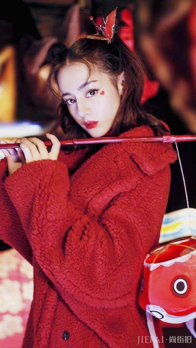 迪丽热巴有刘海是什么的样子！