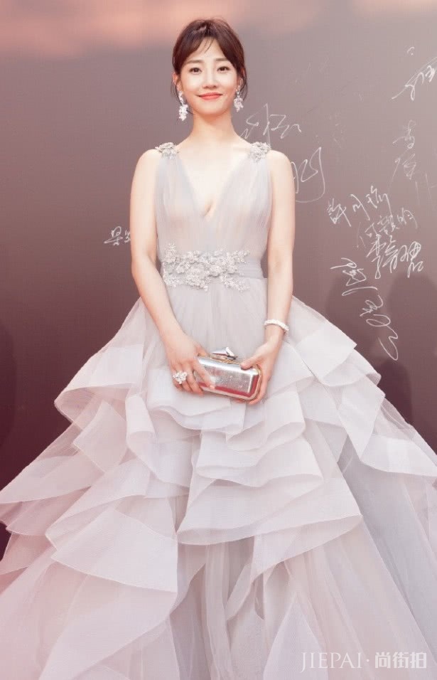 白百何穿出“牙签腰”,真美呀!